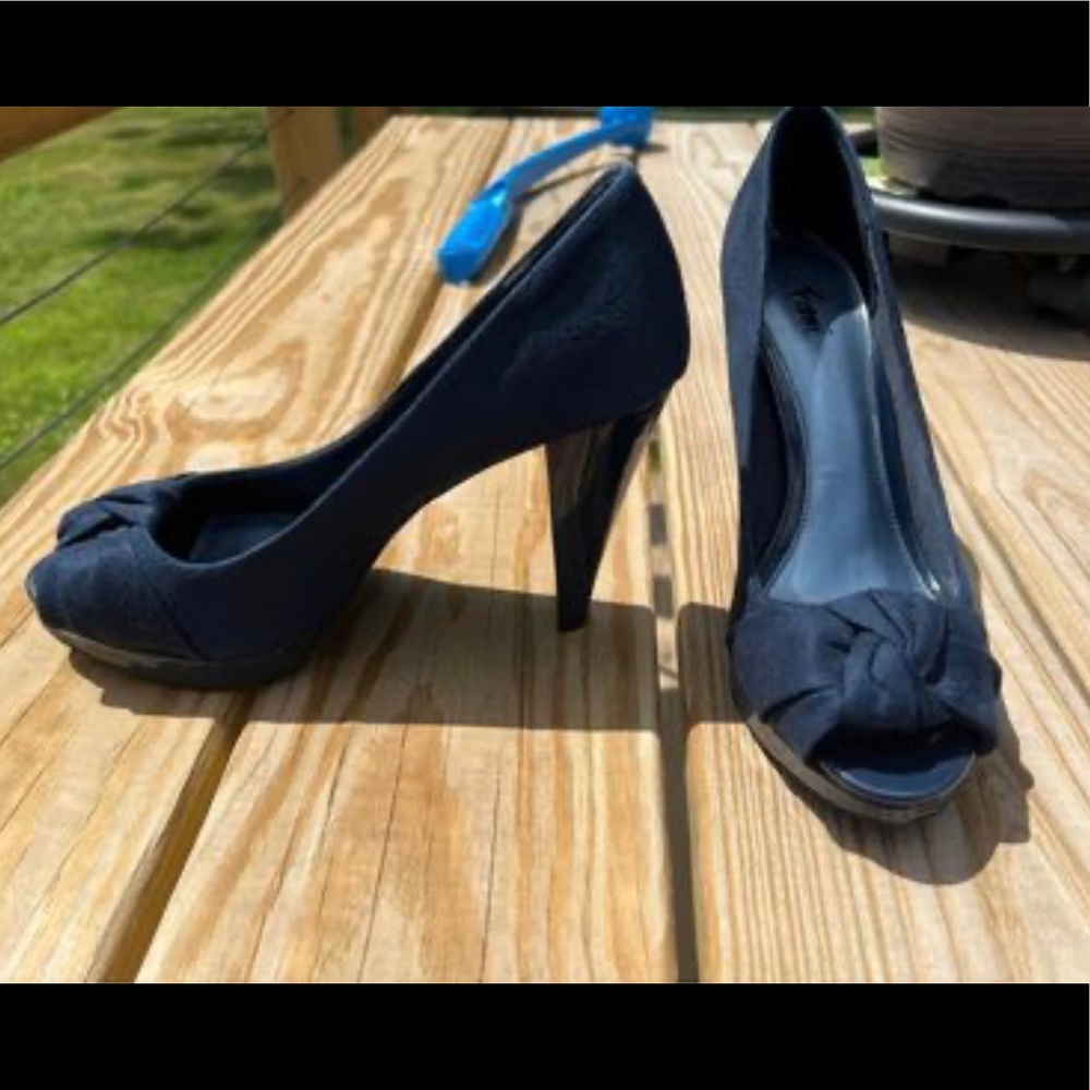 Navy Blue Faux Suede/Patent Leather Pumps